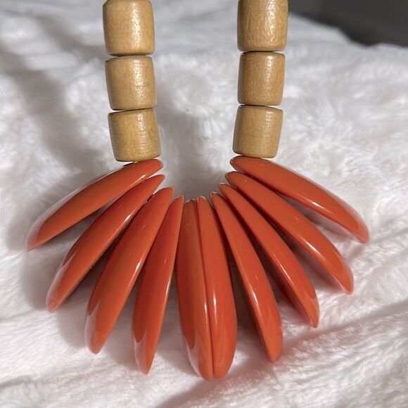 Anthropologie Orange Oversized Lucite And Wood Beaded Tie Necklace - Picture 2 of 3
